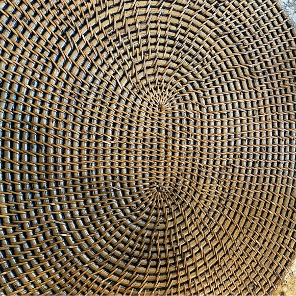 Handwoven rattan chip and dip platter for entertaining 19” by 16.5” - Picture 2 of 5